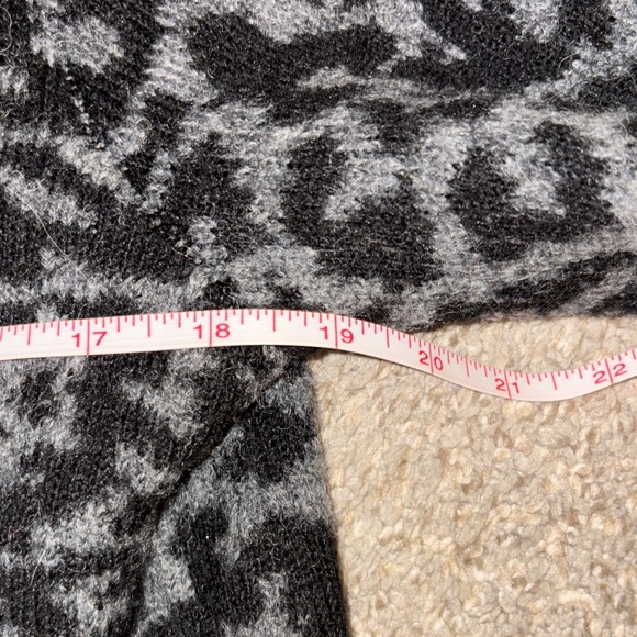 Cynthia Rowley Black and Gray wool blend Cowl Neck Sweater in animal print M - Picture 12 of 14